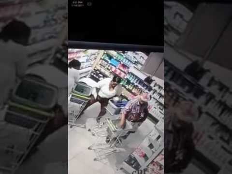 VIDEO Žena uhvaćena u krađi, nećete vjerovati koliko toga je sebi ugurala u gaće!