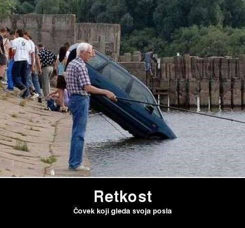 Njega ništa ne može omesti u pecanju