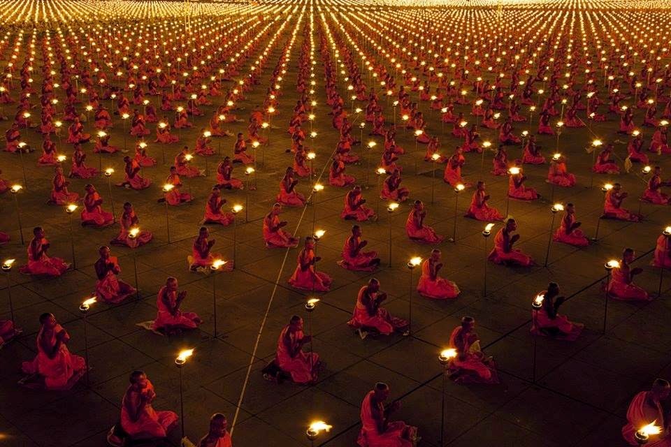 100.000 budističkih redovnika prilikom molitve za mir u svijetu ...