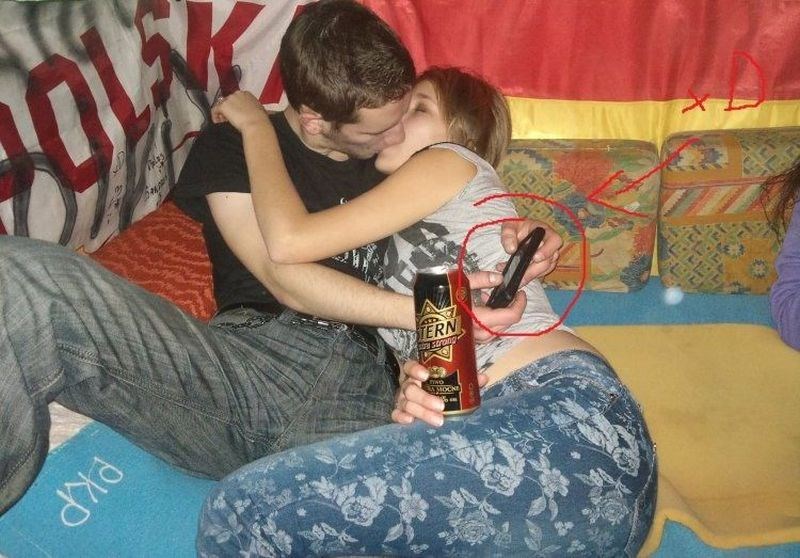 Ni ljubakanje ne može bez tipkaranja po mobu?