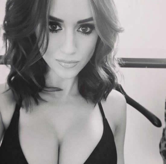 Ne gledaj joj oči, zarobit će te!