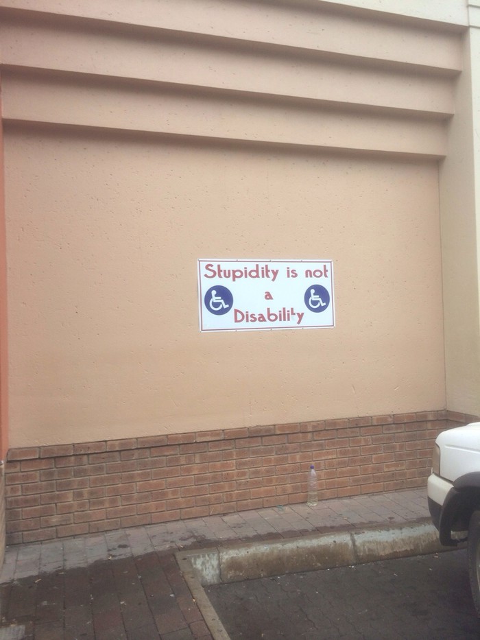 Glupost nije (fizički) invaliditet