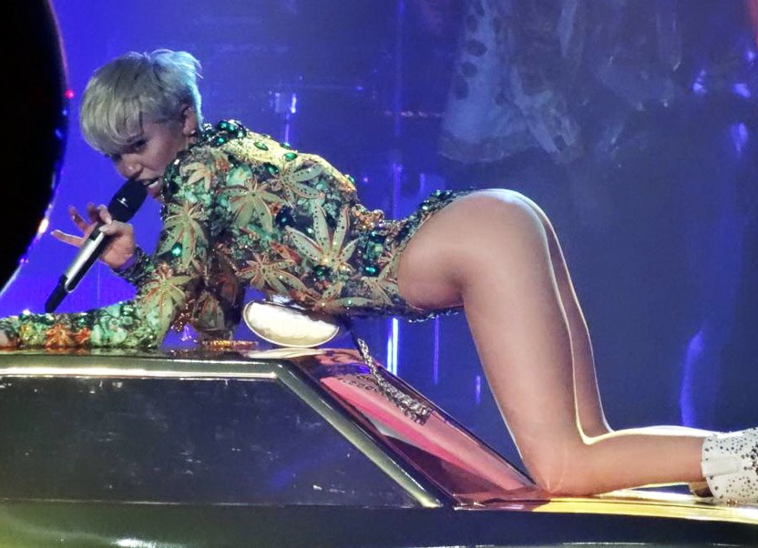 Svi je mrze, a rado bi joj do guze