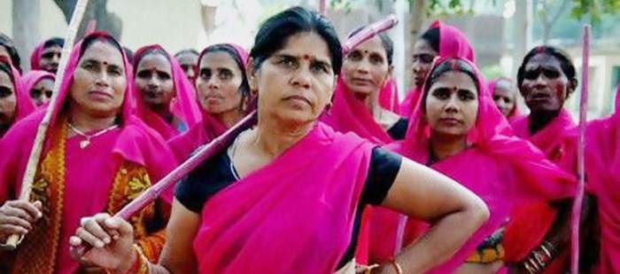 "Roza banda": Opake Indijke mlate muževe zlostavljače