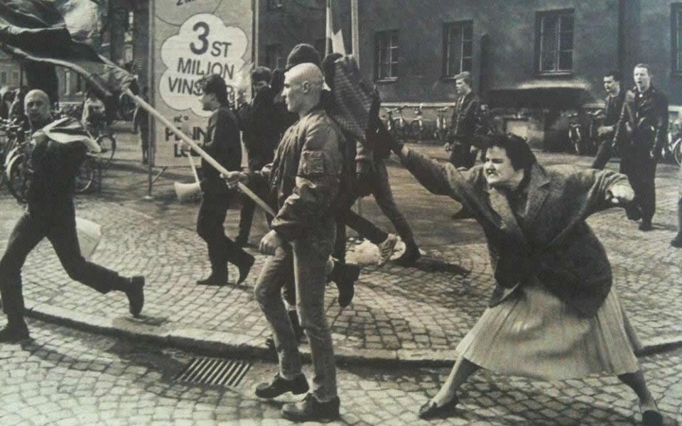 Bakica napala skinheada: Torbom po glupoj glavi!