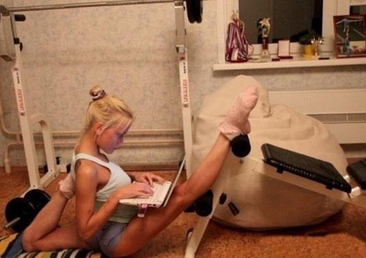 Gipka cura radi čuda s nogama: Posao i zabava u jednom