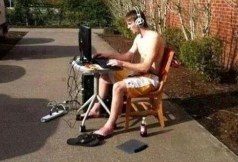 Mama mu je rekla da se izađe malo igrati na svježem zraku