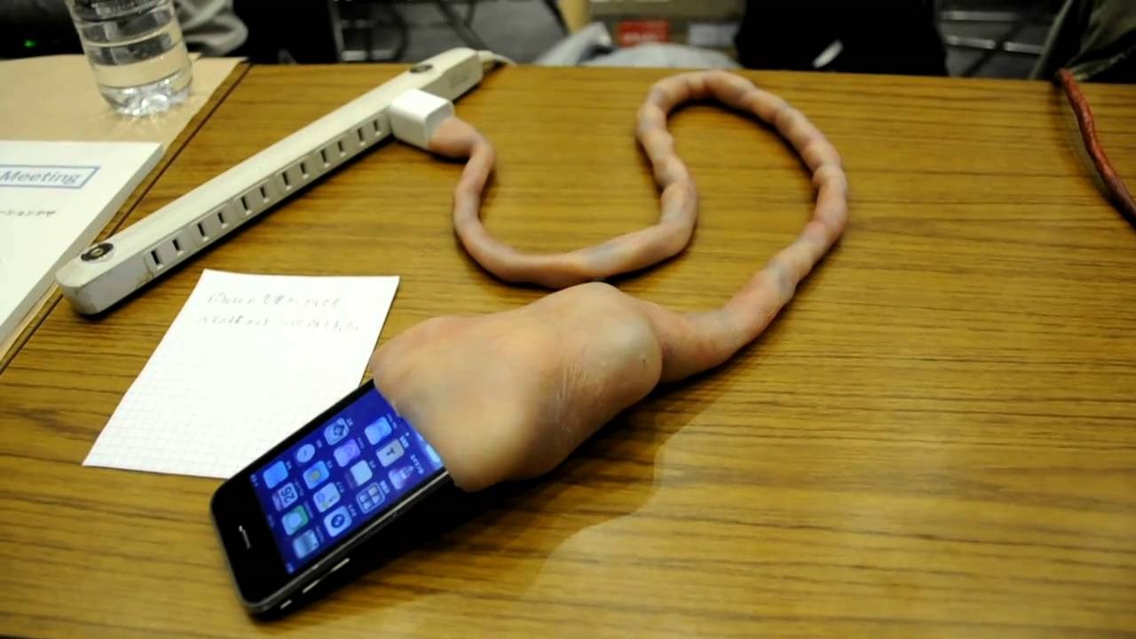 VIDEO: Vjerovali ili ne, ovo je punjač za mobitel