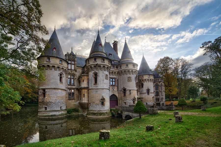 Prodaje se dvorac - digni kredit u švicarcima