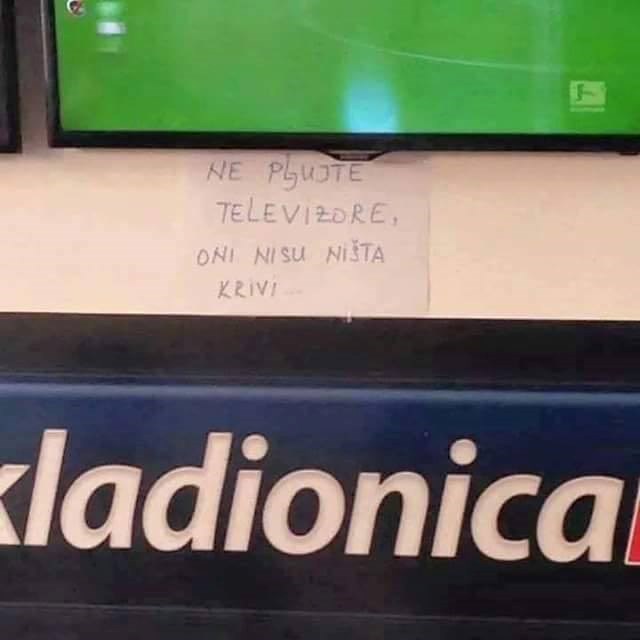 U kladionici osvanuo urnebesni natpis na TV-u jer su gosti nervozu liječili na krivi način