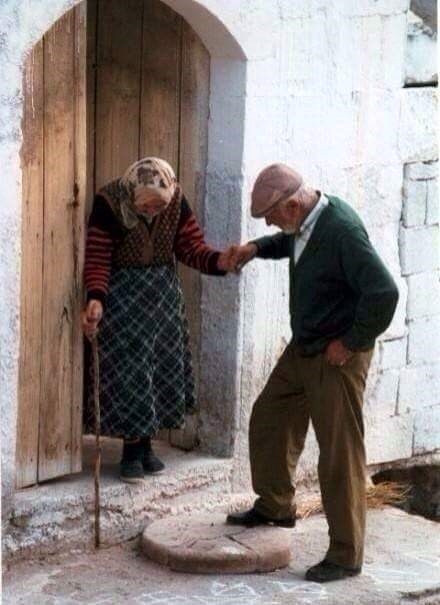 samo jedna osoba ti može pružiti tisuću razloga za život..
