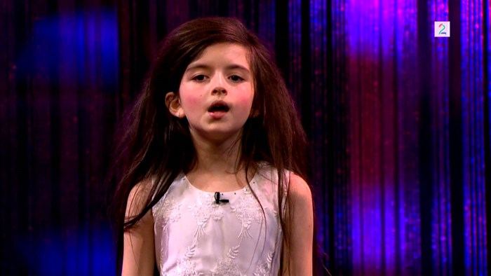 Ova djevojčica ima nevjerojatne glasovne sposobnosti, ona pjeva poput odrasle osobe
