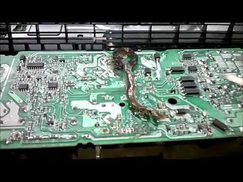 VIDEO Playstation konzola im je prestala raditi, nećete vjerovati što je serviser pronašao unutra!