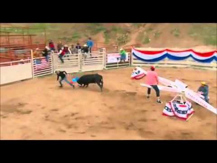 VIDEO: Ekipa iz Jackassa nastradala u borbi s bikom!