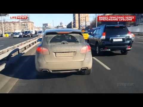 KAKAV IDIOT: Bogataš u Porscheu nije se htio skloniti vozilu hitne pomoći