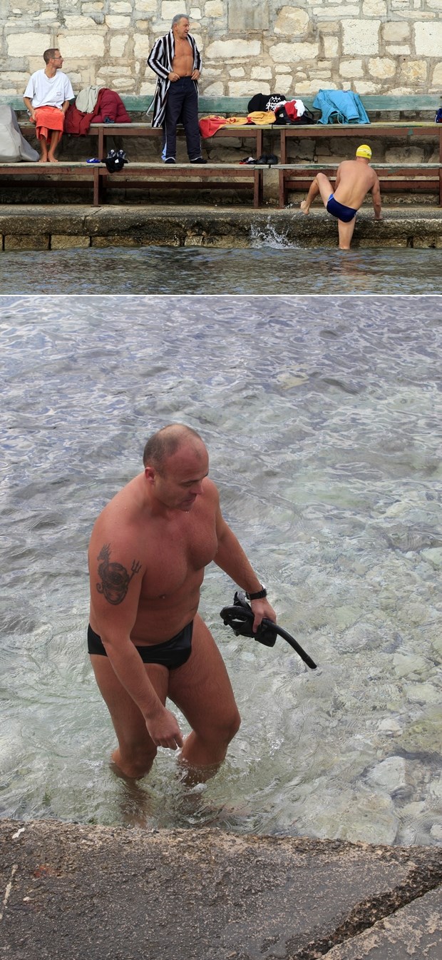 Za njih nema zime: U Puli se kupaju i u prosincu 