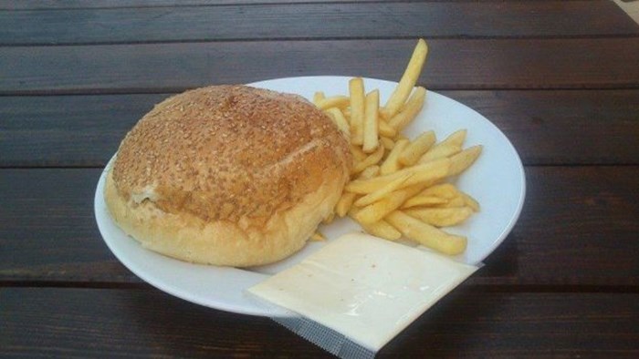 Cheeseburger s Plitvica - sir solira uz pecivo