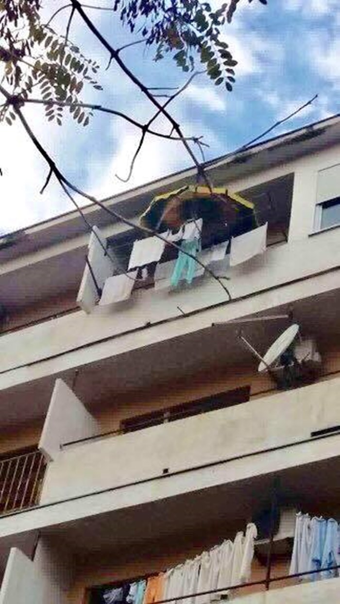 ZADARSKI IZUM Žena smislila kako sušiti odjeću na balkonu dok pada kiša