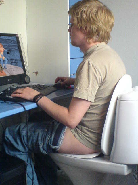 WC školjka zamijenila stolicu: Evolucijo, patnja ti je ime