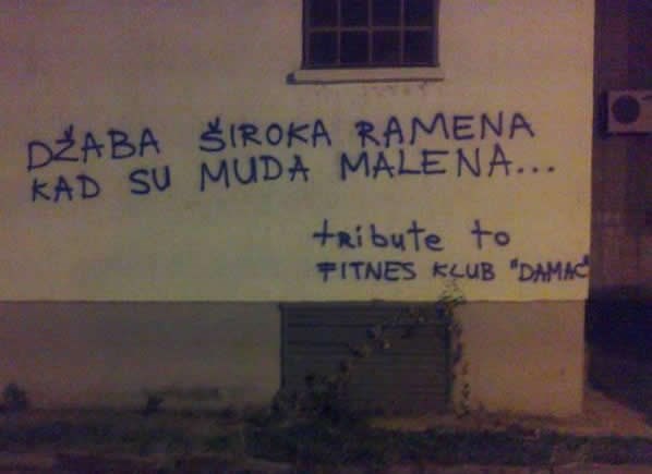 Široka ramena, a muda malena