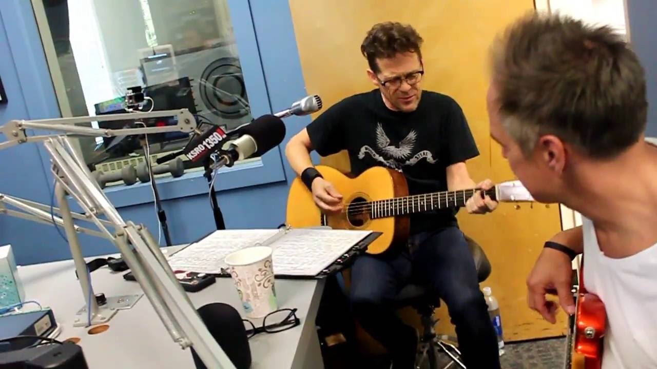 Bivši basist Metallice razvaljuje s novim bendom!