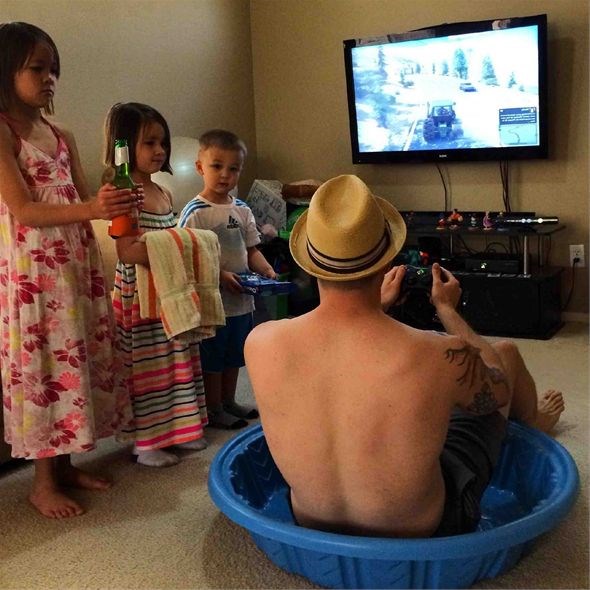 Ovaj se čovjek odlučio boriti s vrućinama na genijalan način