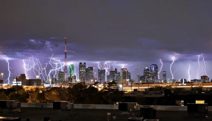 Nevjerojatna "noć munja": Oluja u Dallasu parala nebo