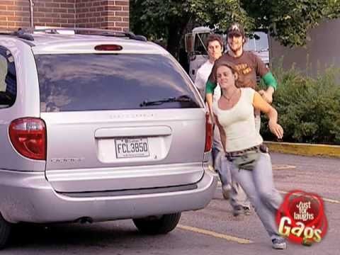 VIDEO: Parkirali su auto i ušli u dućan. Kada su se vratili, ništa im više nije bilo jasno!