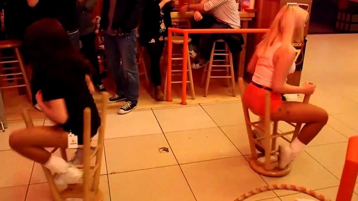 VIDEO: Luda vještina Hooters cura