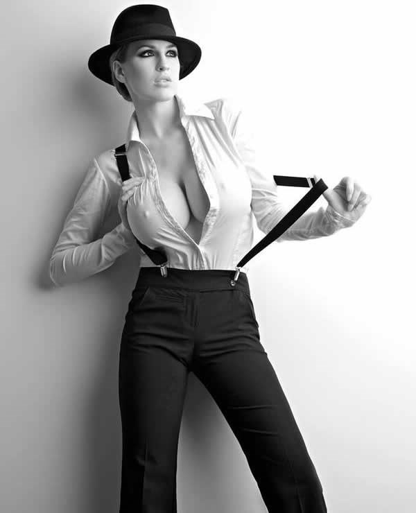 Nema bolje nego kad je žena gola ispod odjeće