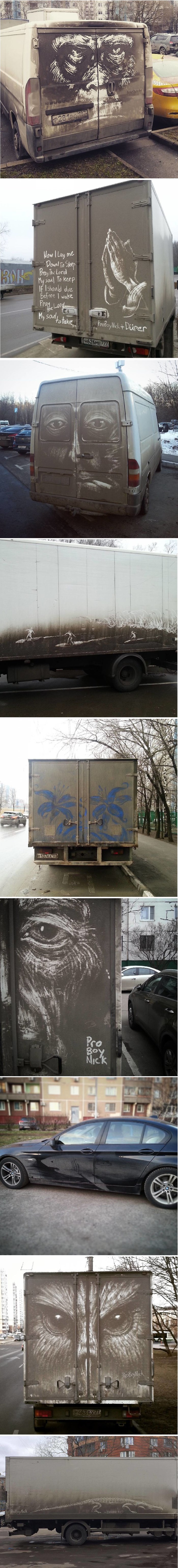 Ovaj je umjetnik slikarska platna zamijenio prljavim automobilima i kamionima