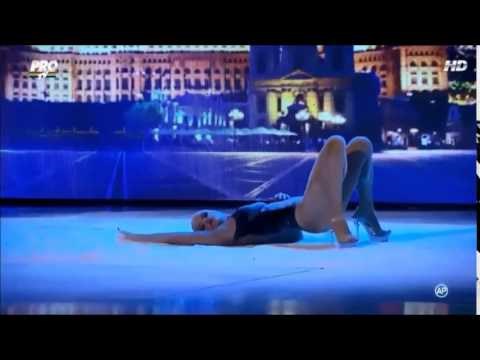 NAJHITOVI 2015: Turboseksi nastup vruće plavuše natjerao žiri na znojenje!