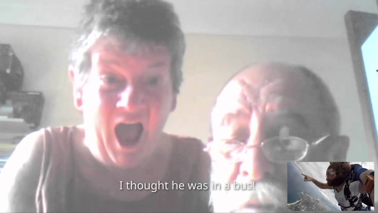 Kako starcima prirediti infarkt: Skočio padobranom dok je "skajpao" s roditeljima