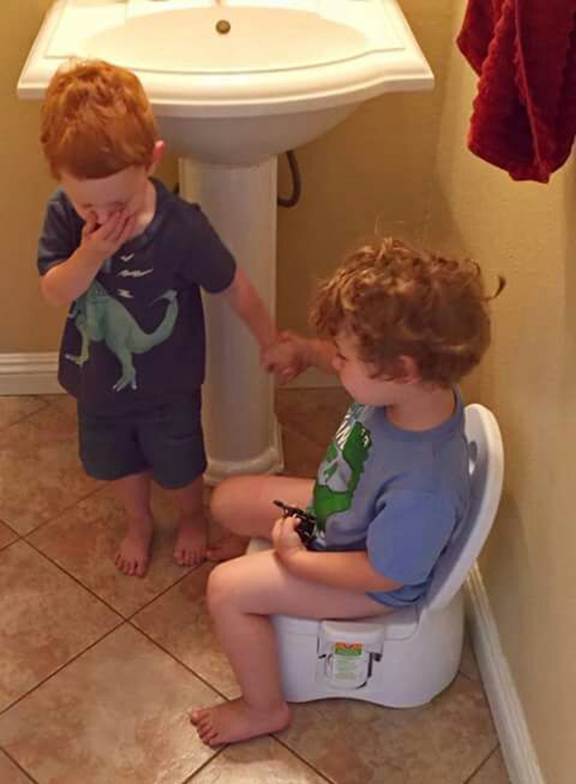 Pravi frend te drži za ruku i kad život zasmrdi!