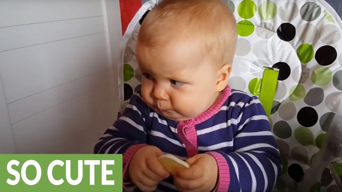 PRESLATKA REAKCIJA: Beba prvi put u životu probala jesti limun!