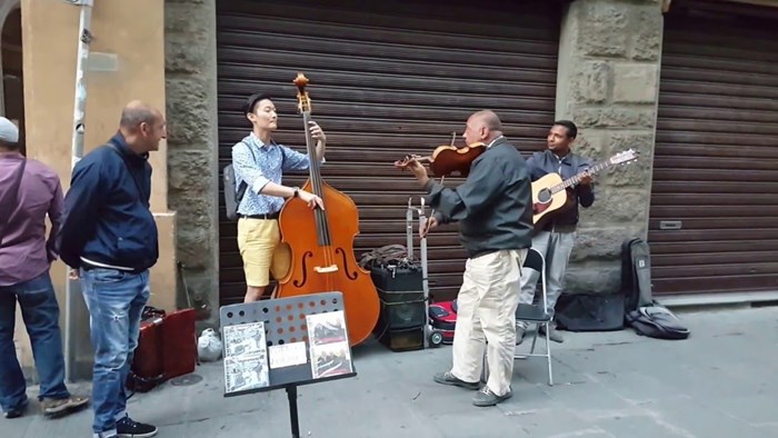Korejski se turist pridružio talijanskim uličnim sviračima i oduševio publiku
