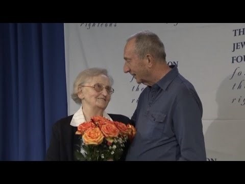 Dugih 70 godina nakon holokausta, konačno je sreo ženu koja mu je spasila život