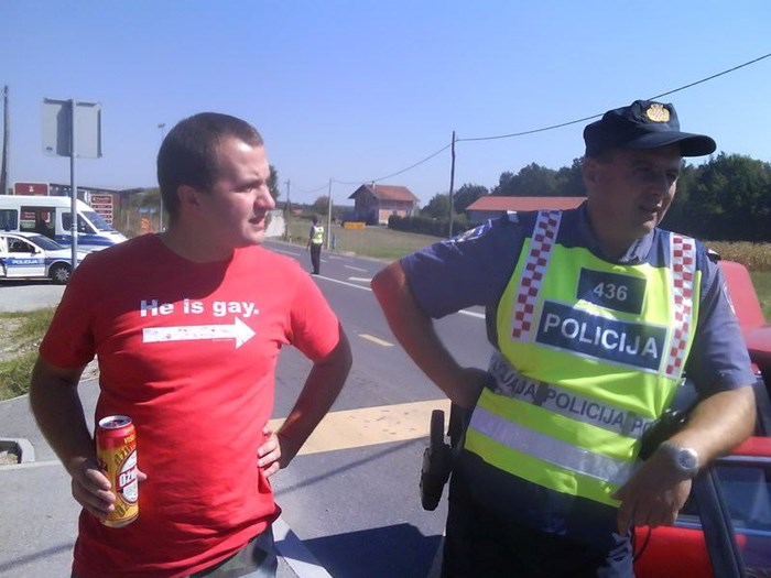 Policija ne ljubi pretjerano pametnjakoviće s pivom u ruci