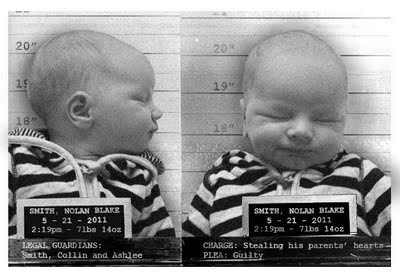 Najkul objava rođenja: Beba "kriminalac" fotkana za zatvor