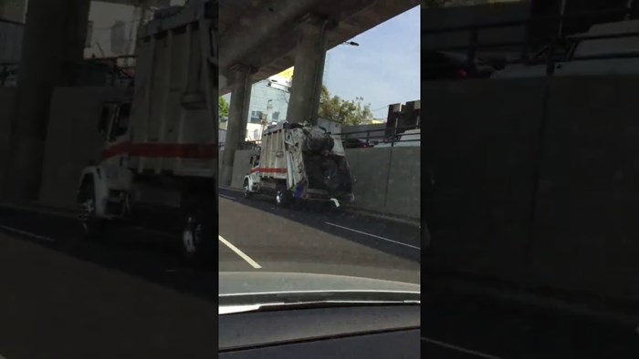 VIDEO Vozač nije mogao vjerovati što je snimio na kamionu koji je vozio smeće!
