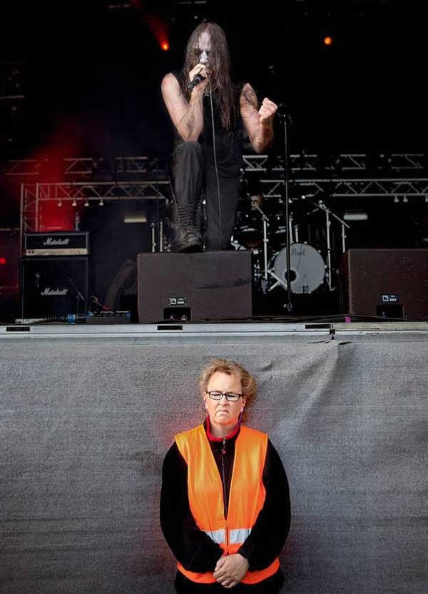 Ponosna mama čuva sina i na koncertu?