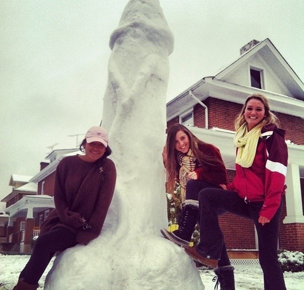 Tri cure, jedan penis: Snježne proljetne radosti