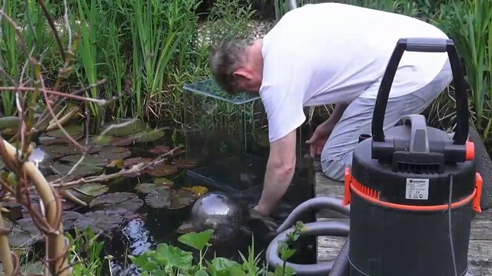 VIDEO Svojim ribama je napravio "nadvodni" akvarij, one ga obožavaju!