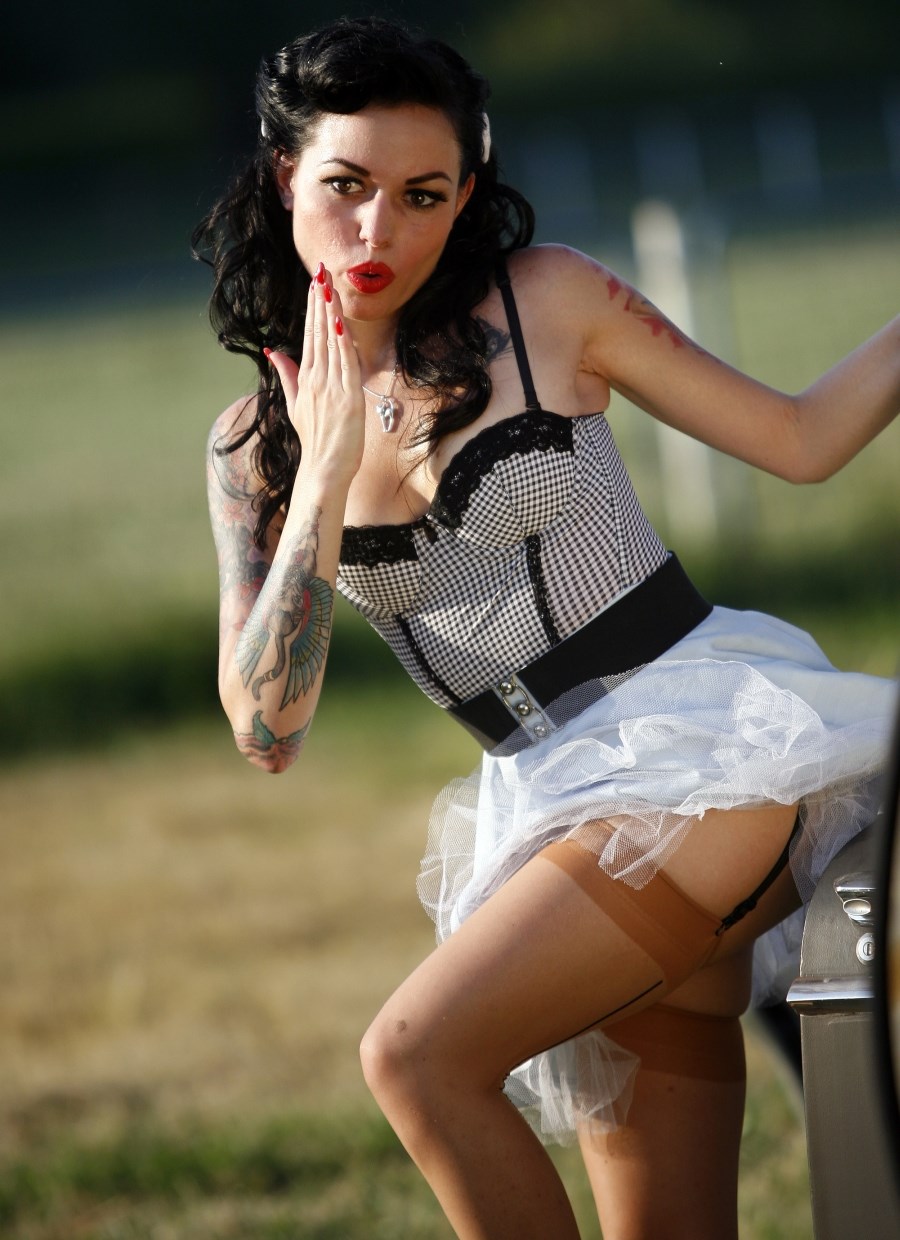 Vruća pin up djevojka podigla temperaturu u Međimurju