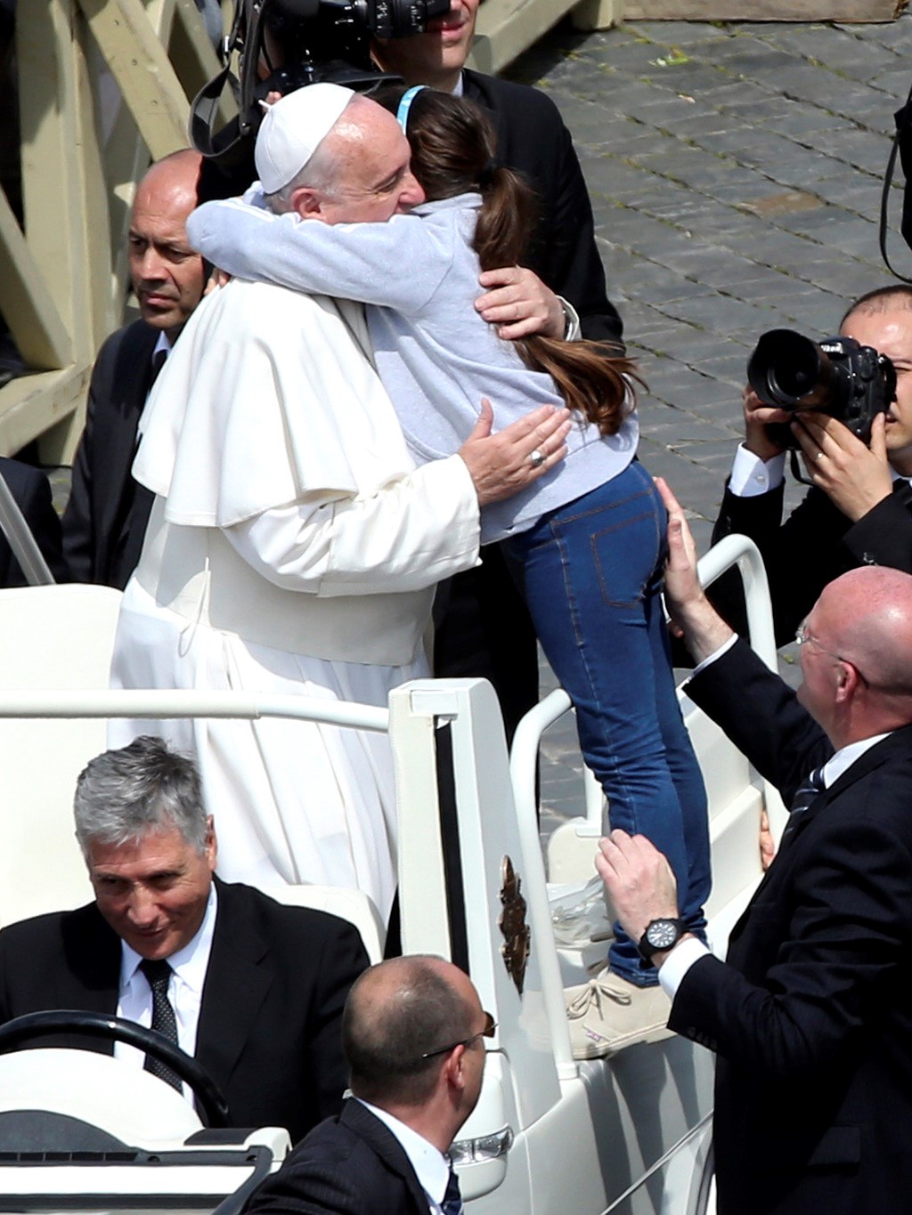 Jednostavno ne može proći bez pipkanja djece
