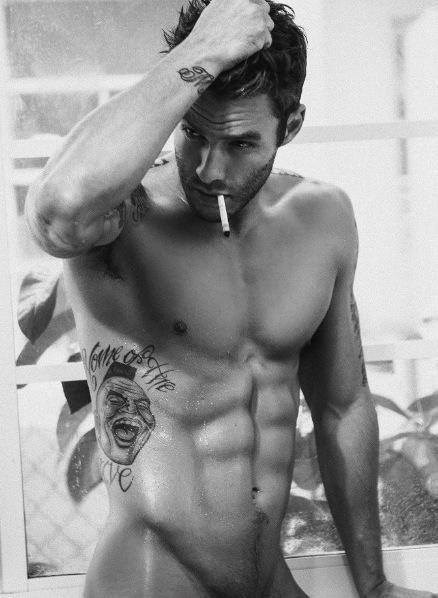 Dečki, naučite pozu za fotkanje na koju će zasliniti