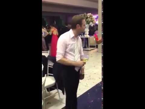 VIDEO: Vrišteći pijanac - kad dugo ne cugaš, pa se razvališ na prvom partiju