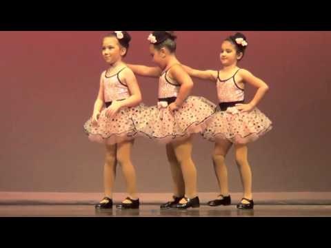 BUDUĆA ZVIJEZDA Urnebesni ples djevojčice nasmijao čitavu publiku!