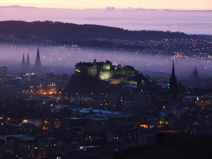 Magla nad Edinburškim dvorcem