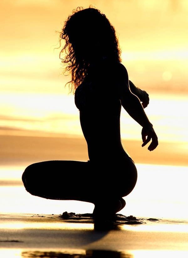 Savršenstvo ženskog tijela - sexy je i samo silueta u suton